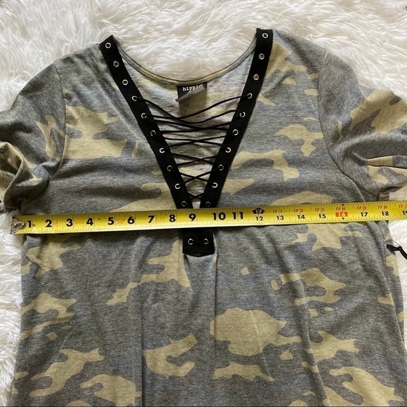 HIPPIE Chic NWT lace up camouflage short sleeve - Picture 7 of 9